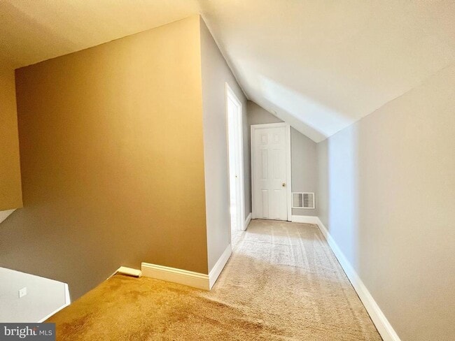 Building Photo - 6833 Standish Dr