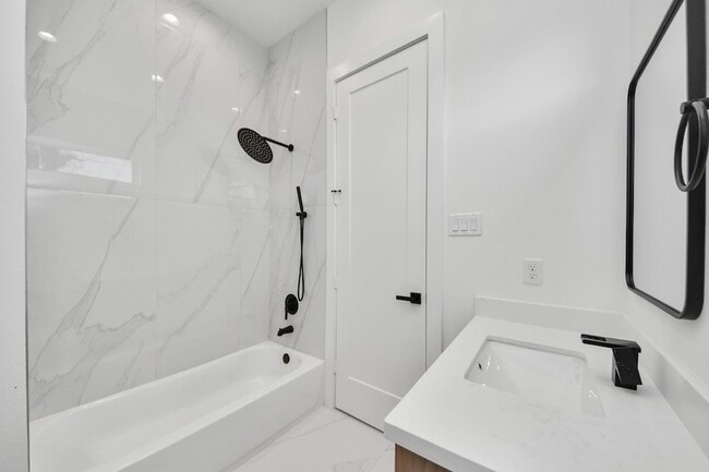 Building Photo - 3407 Hutchins St