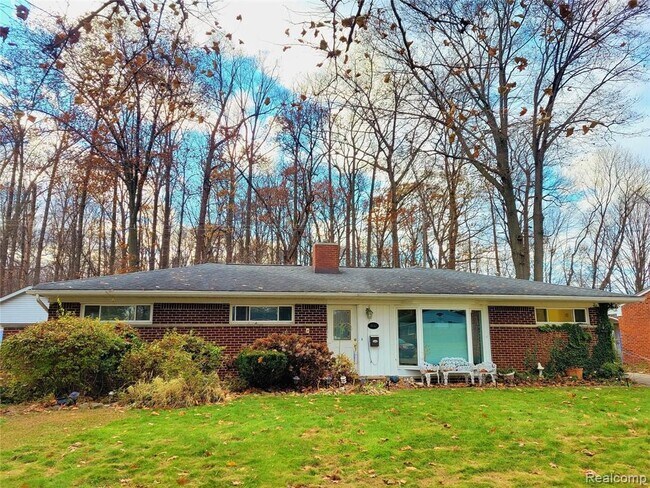 Building Photo - 18311 Norwich Rd