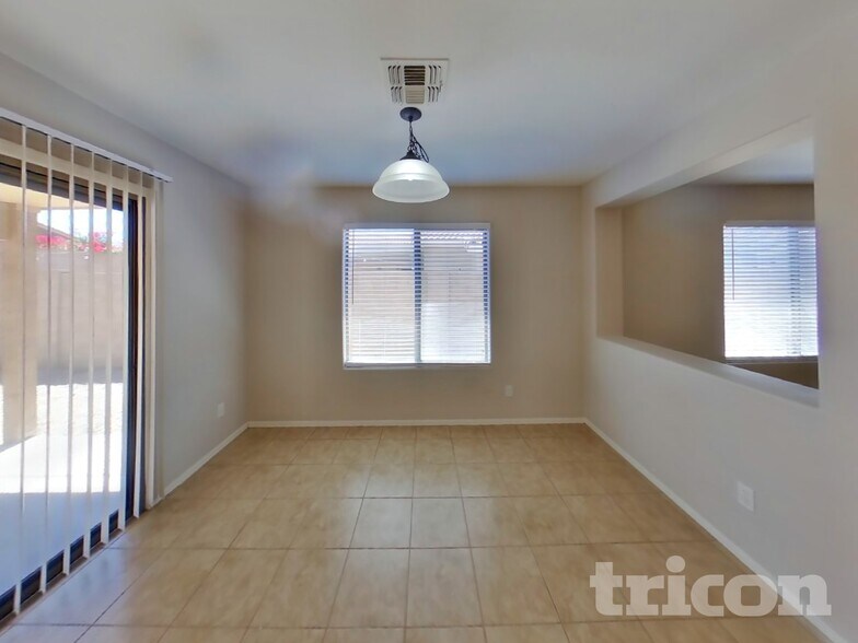 Building Photo - 2013 W Allens Peak Dr