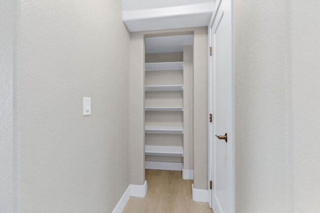 Building Photo - Modern Edgewater Condo Near Sloan’s Lake A...