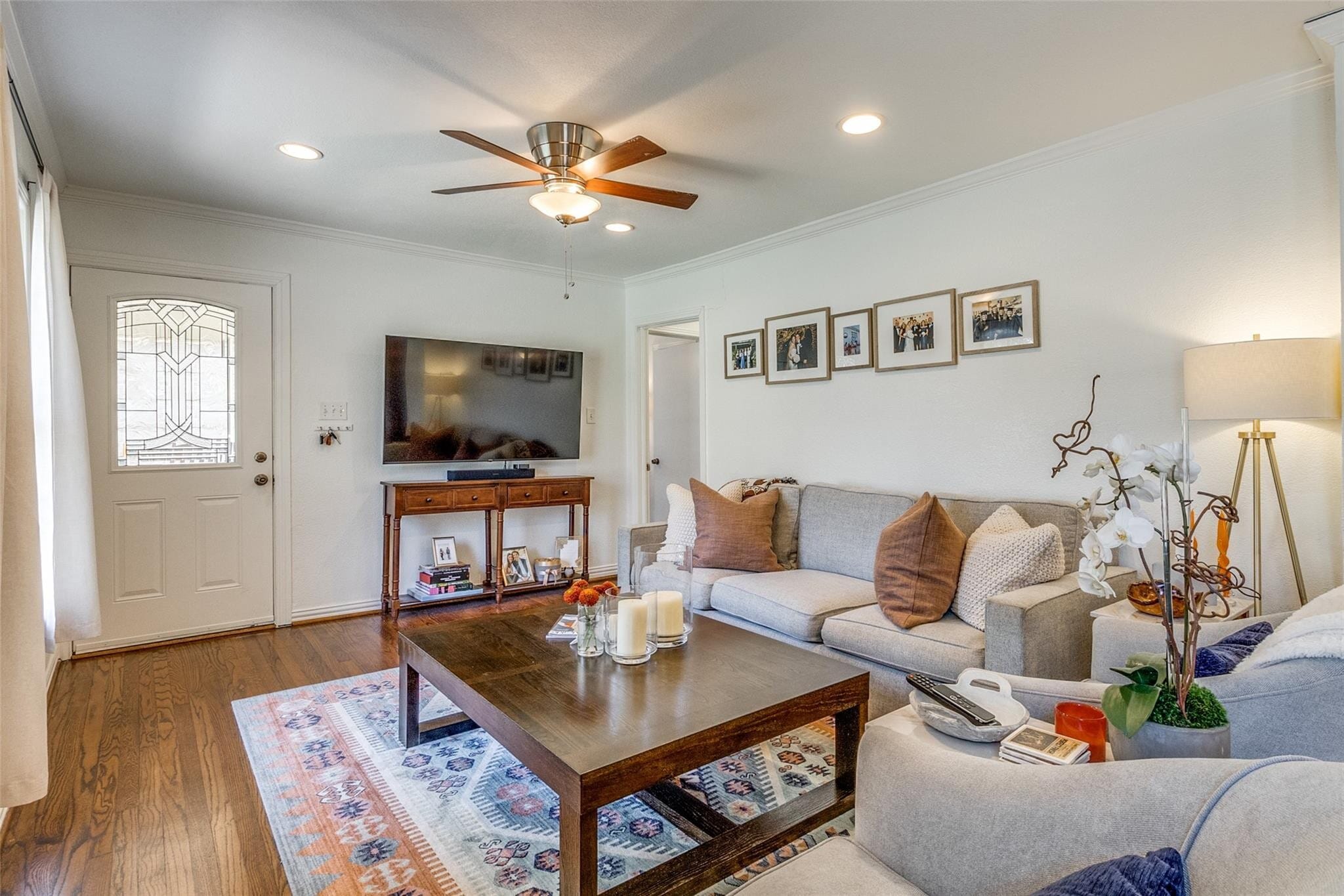 Building Photo - 3732 Seguin Dr