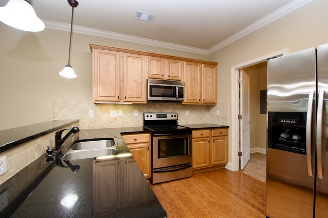 Building Photo - Downtown Auburn Living on West Glenn – Wal...