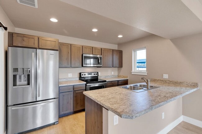 Building Photo - 3 Bed 2.5 Bath Townhome With Garage | $2,6...