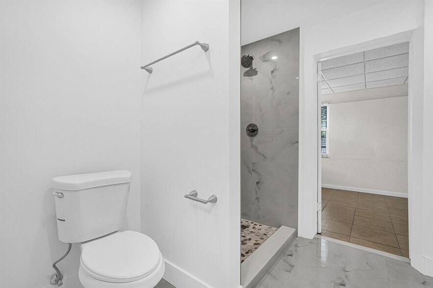 Building Photo - 261 NE 45th St