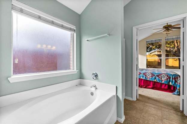 Building Photo - 1055 Port Sullivan Dr