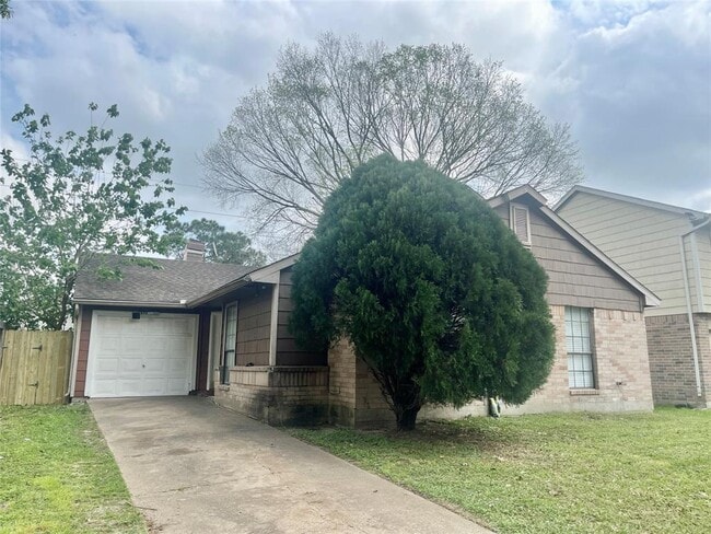 Building Photo - 8223 Woodland Willows Dr