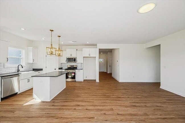 Building Photo - 105 Clearwater Dr