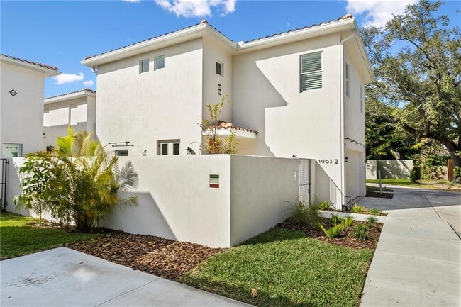 Building Photo - 1903 W Bristol Ave