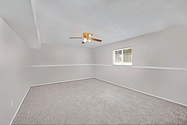 Building Photo - Spacious 5-Bedroom Home in Paradise Hills – North Grand Junction