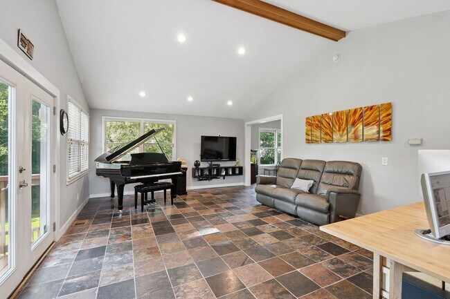 Building Photo - Gated versatile lifestyle property tucked into the heart of Tennessee’s most scenic countryside
