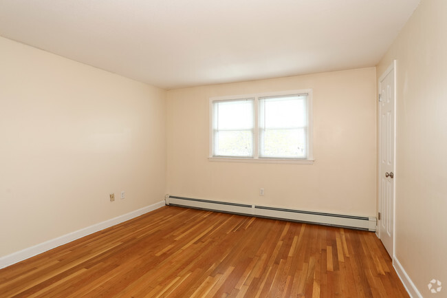 Fox Hill Commons - Vernon Rockville, CT | Apartment Finder