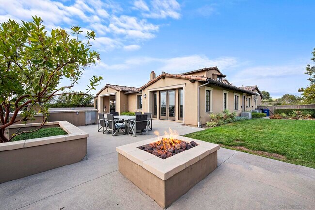 Building Photo - 14748 Valle Del Sur Ct