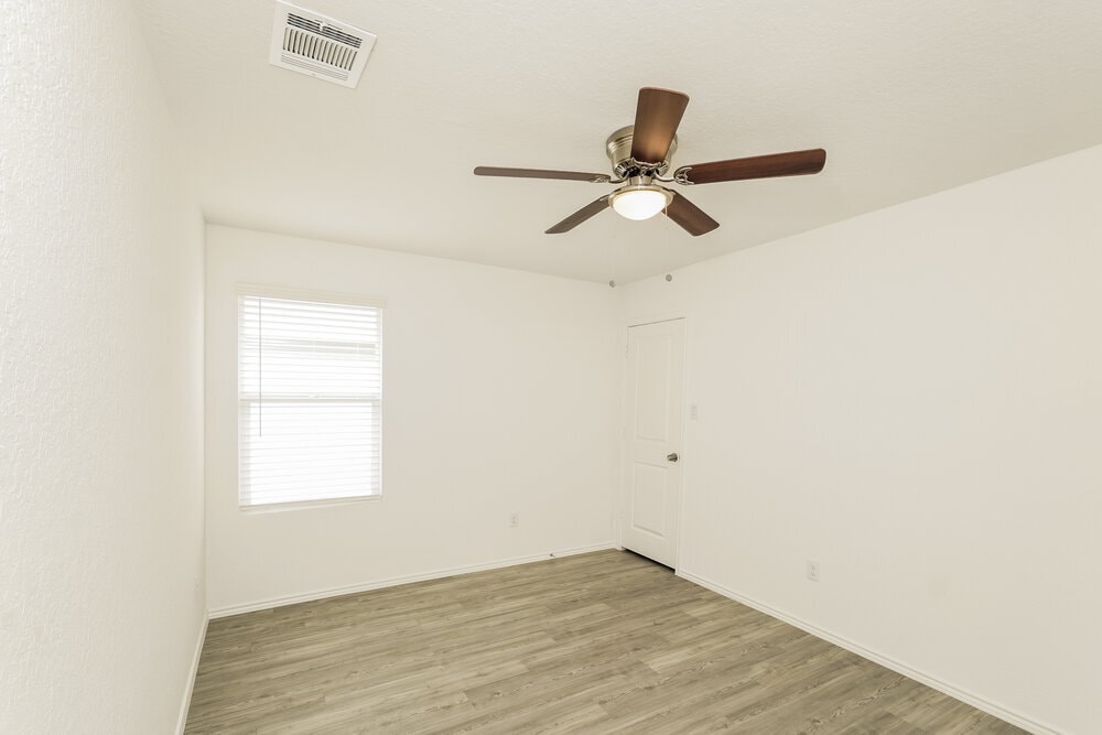 Building Photo - 2441 Double Oak Dr