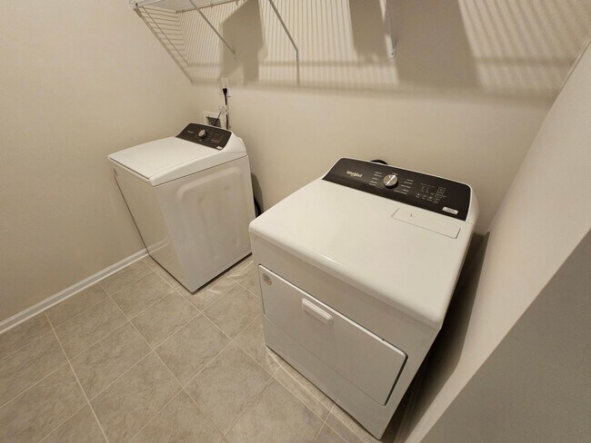 Building Photo - Like New Townhome in Mint Hill