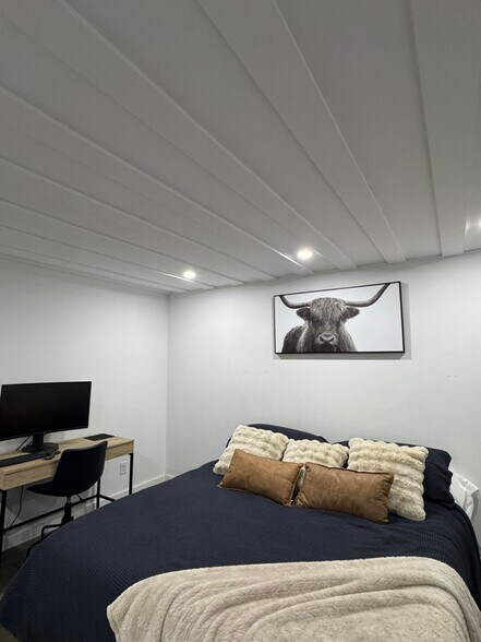 Building Photo - 869 Starr Hill Rd