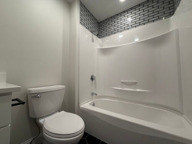 Building Photo - 38-42 Washington st-Unit 301