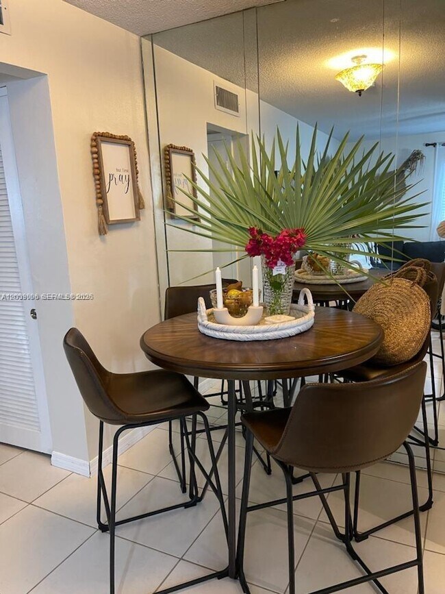 Building Photo - 4163 SW 67th Ave