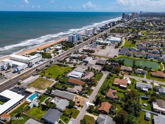 Building Photo - 497 Grandview Ave