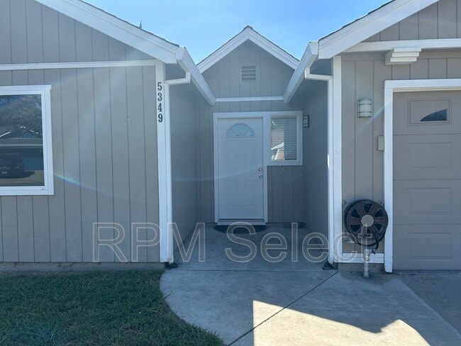 Building Photo - 5349 Vichy Cir