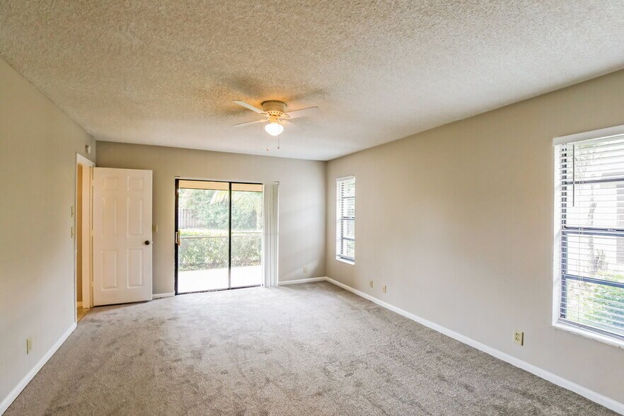 Building Photo - 518 Azure Ave