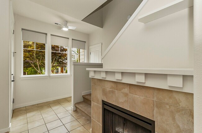 Building Photo - 14810 9th Dr SE