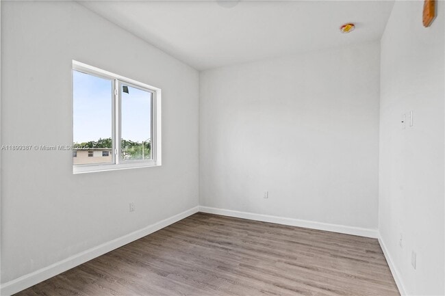 Building Photo - 2311 NW 22nd Ave