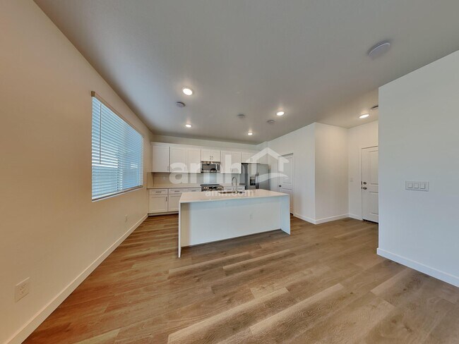 Building Photo - 12523 W Flynn Ln