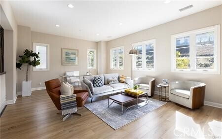 Building Photo - 112 Gardenview