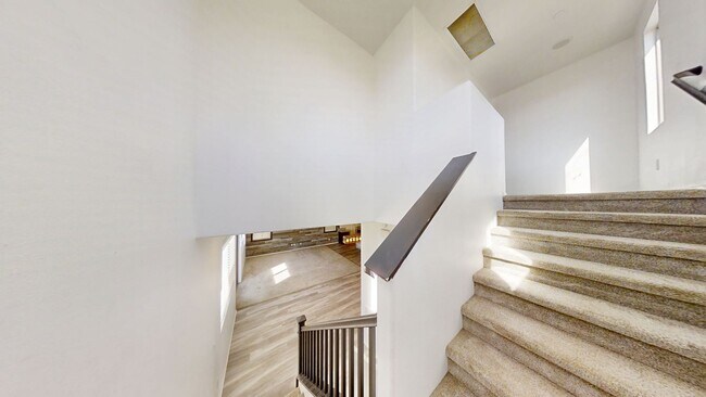 Building Photo - Beautiful 2 Story 4 Bedroom 3 Bathroom hom...