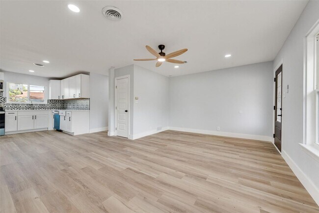 Building Photo - Built for Entertaining. Designed for Living. Fresh Style. Smart Layout. Perfect Location