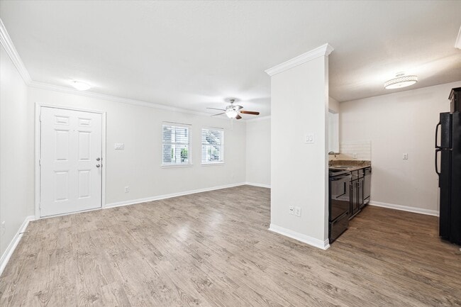 Building Photo - 427 W 16th St