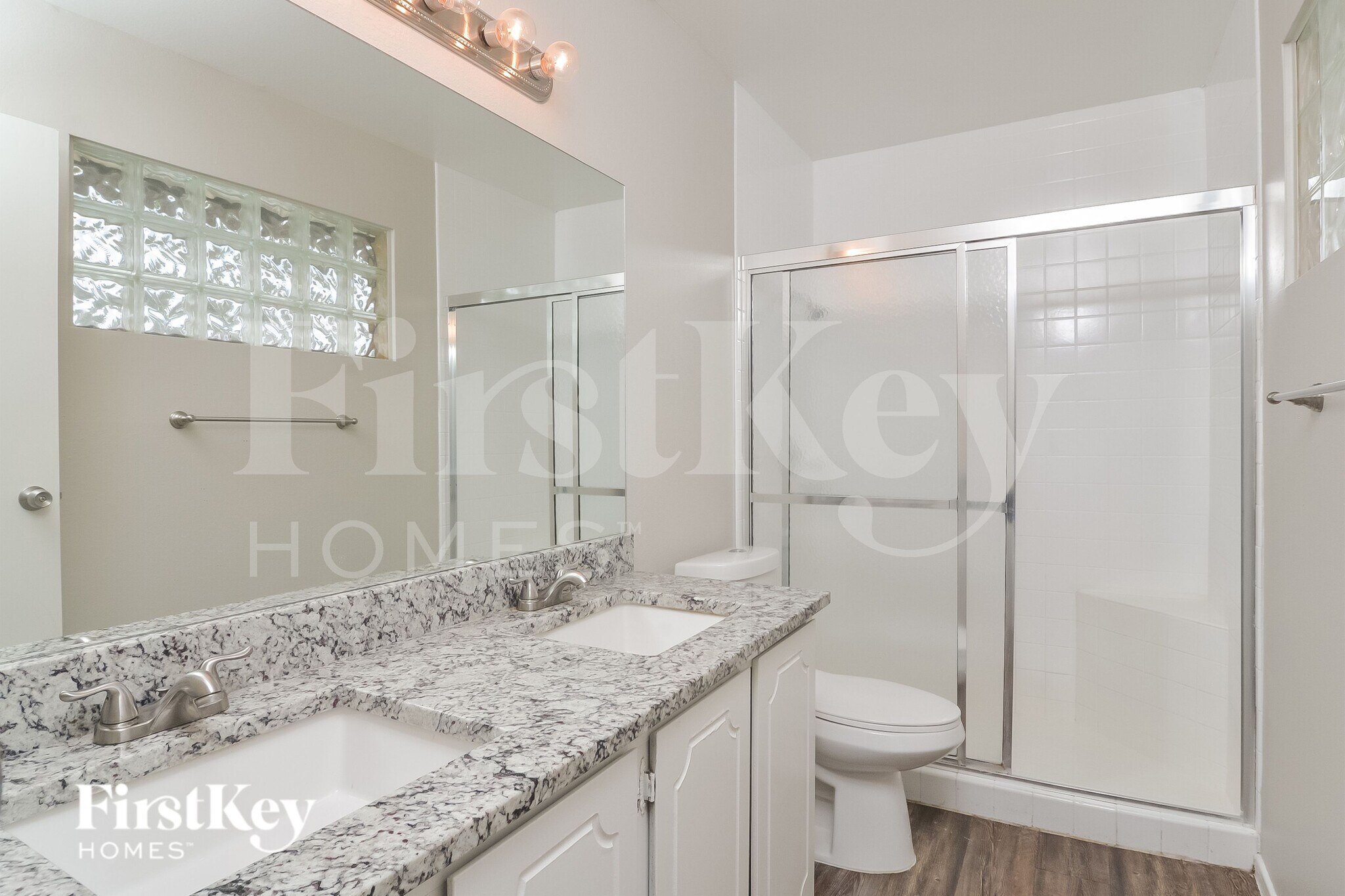 Building Photo - 4071 Oakhill Ave