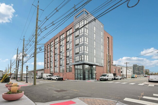 Building Photo - 1 Mallory Ave