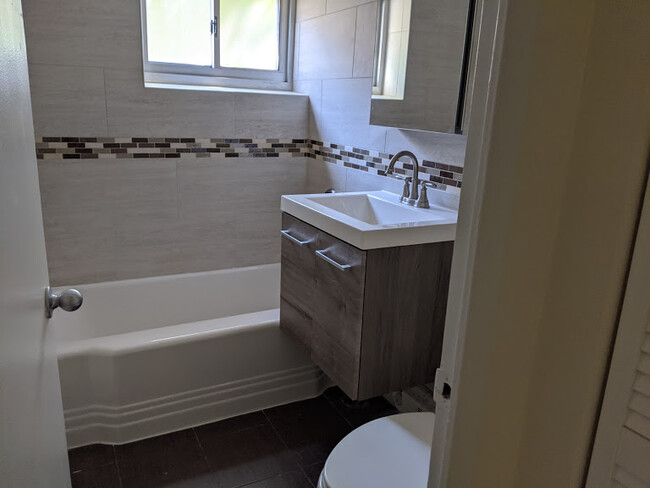 Remodeled Bath - 4950 N Marine Dr