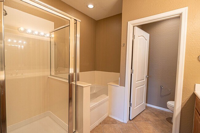 Building Photo - 3-Bed, 2-Bath Condo with Stunning Lake Views!