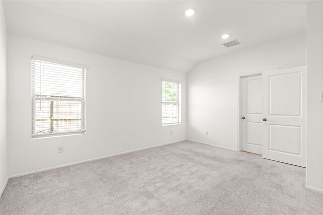 Building Photo - 2039 Barrett Gables Dr