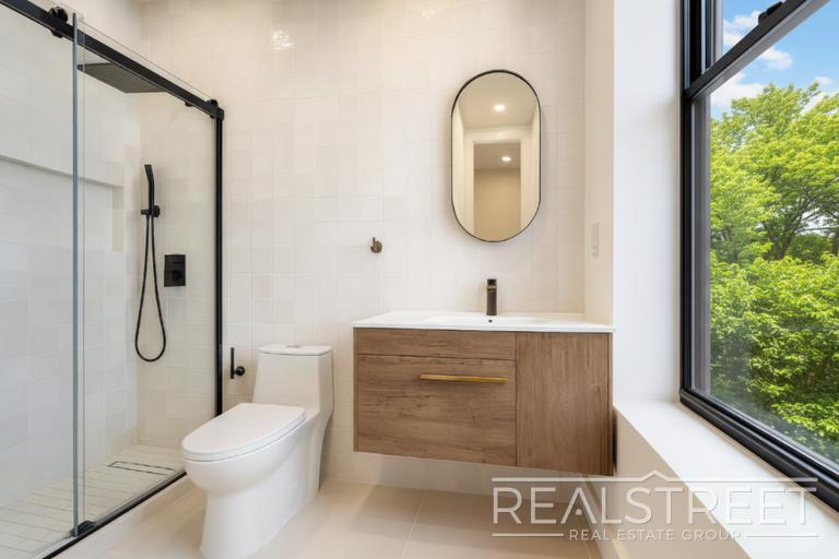 Building Photo - Modern Duplex-Style Residence with Designer Finishes on Historic Eastern Parkway