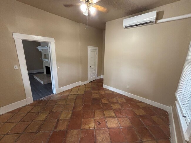 Building Photo - 1Bd/1Bth Historic Apartment off Broadway –...