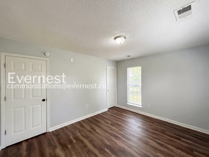 Building Photo - 9136 Kaitlyn Dr S