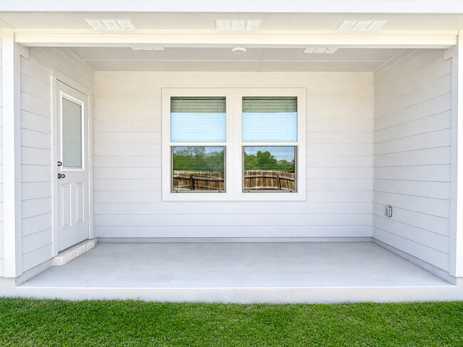 Building Photo - Available for Move-In July 1st