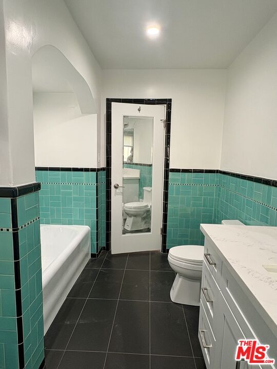 Building Photo - 170 N Orange Dr