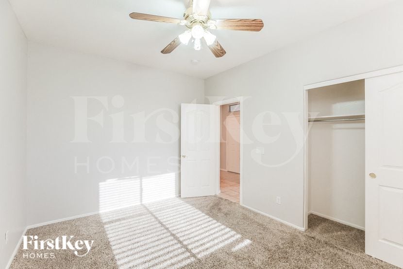 Building Photo - 15913 W Ventura St