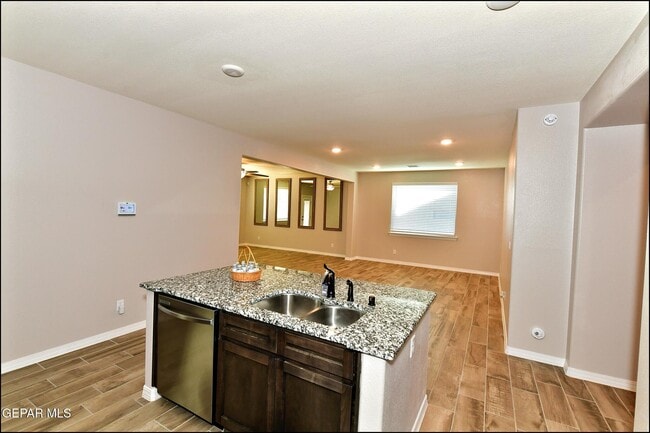 Building Photo - 10716 Drew Pearson Dr