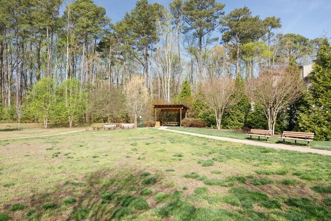 Building Photo - 3 Bedroom Corner Townhome!!! Available Early-Mid April****