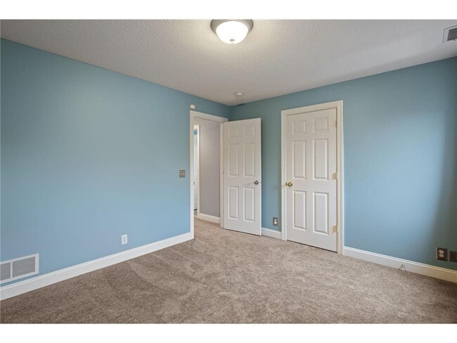 Building Photo - 517 River St