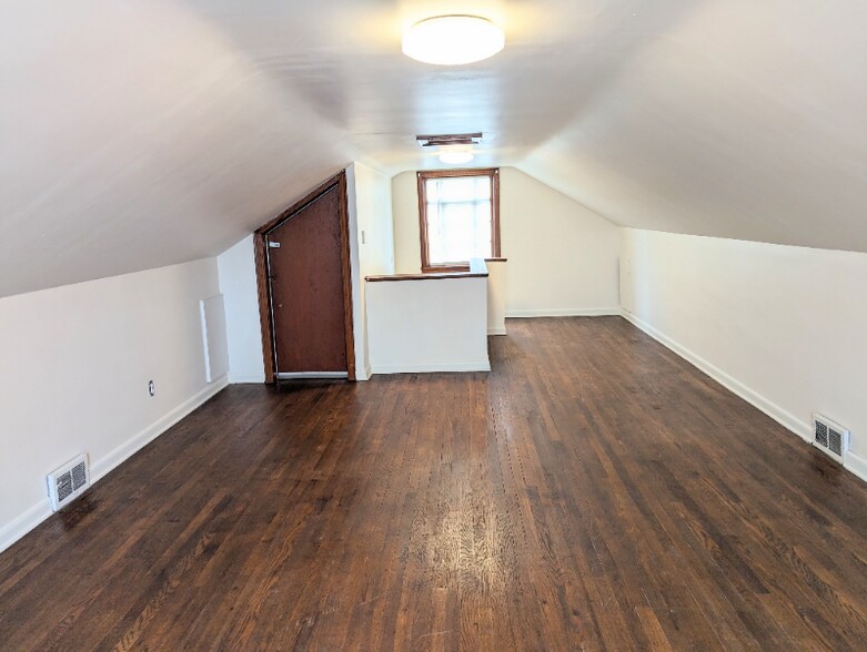 Building Photo - 801 Lathrop St
