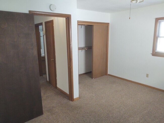 Building Photo - SW 413/415 Milan