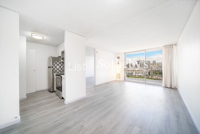 Building Photo - Villa on Eaton Square #1410 | Honolulu, HI