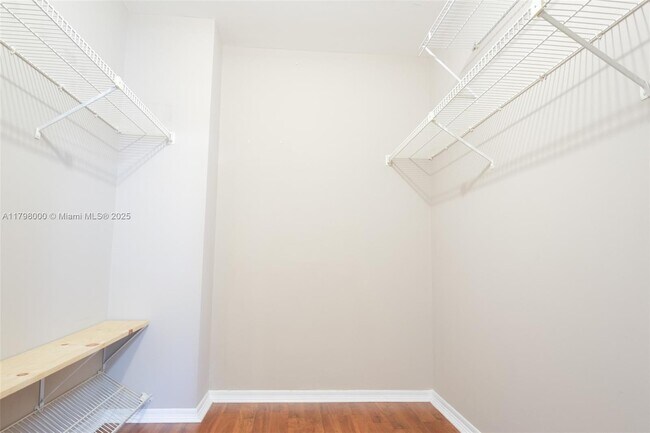 Building Photo - 301 Club Cir